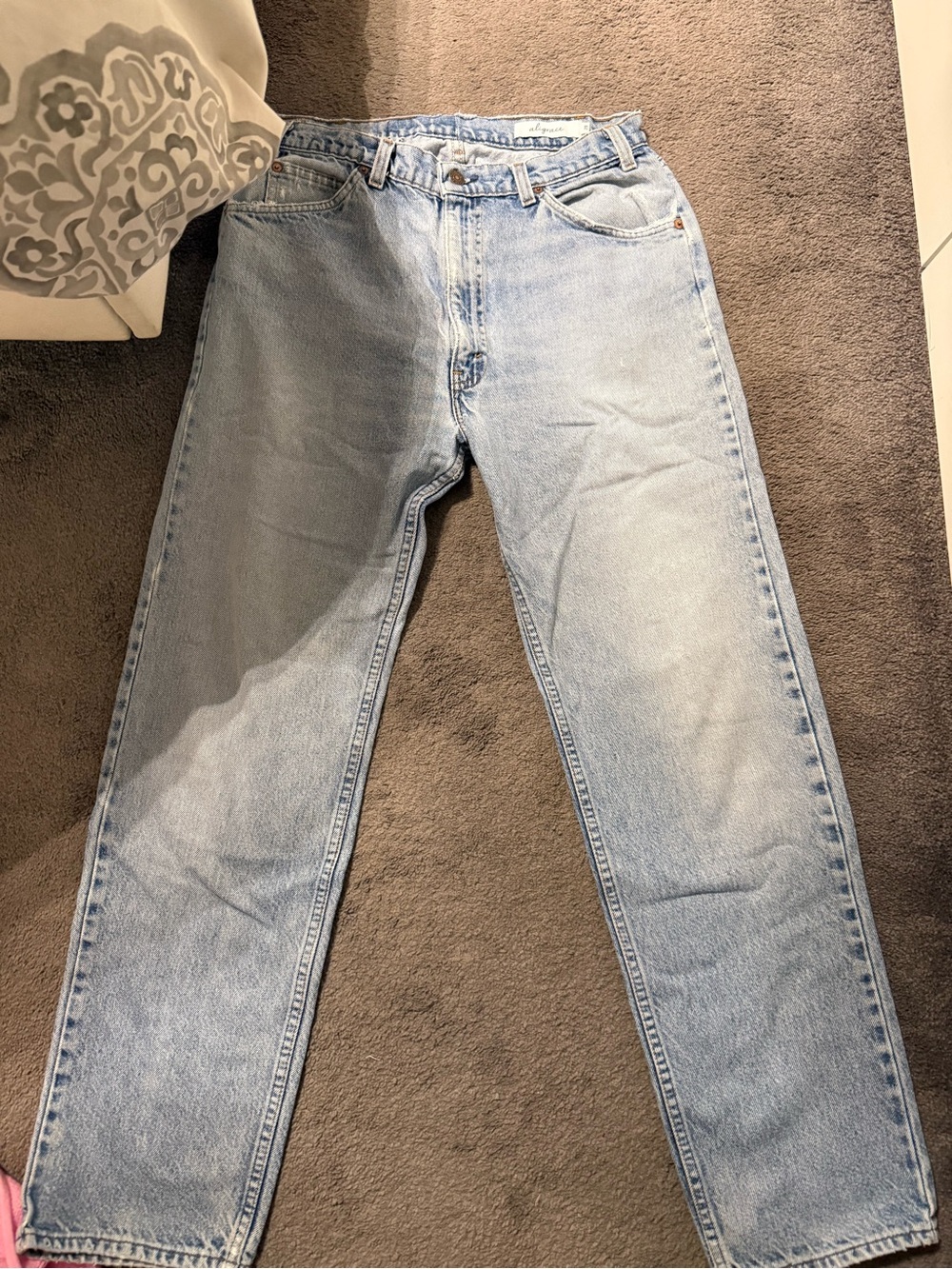 Classic Straight Women's Jeans in Light Blue Wash